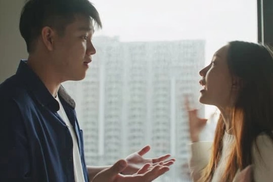 Vợ đòi ly hôn vì không có tên trong sổ đỏ, chồng lập tức đồng ý