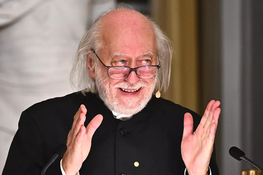 Diễn từ Nobel Văn học (kỳ 1): Thiên thần trên cao và những Elon Musk trần thế