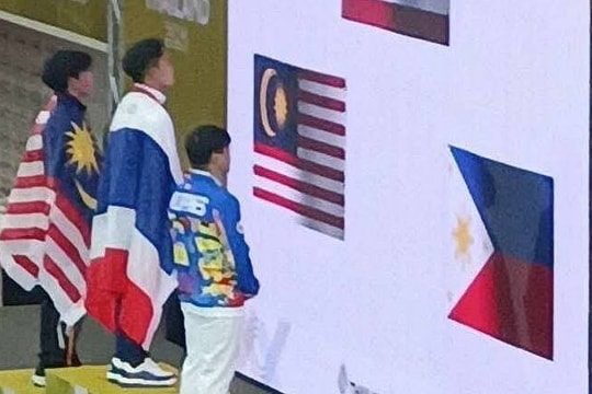 VĐV chào cờ qua màn hình led ở SEA Games 33