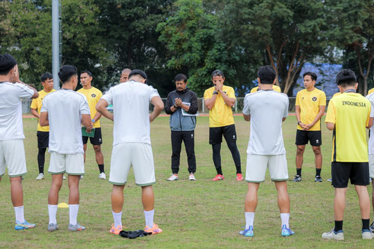 Indonesia - Myanmar: Indonesia cầu nguyện trước buổi tập cuối