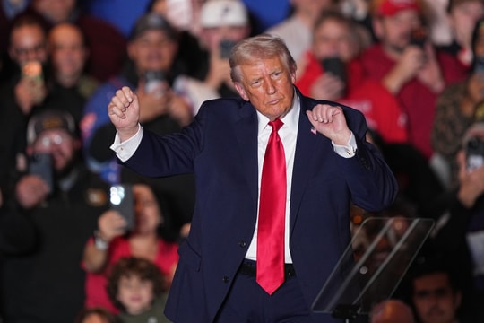 Những người Mỹ bênh vực ông Trump giữa bão giá