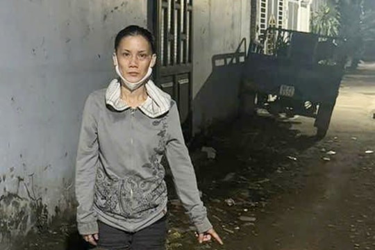 Người đàn bà lột bông tai bé gái ở TP HCM bị bắt