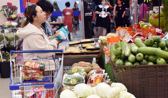 Gồng sức kìm giữ giá cả hàng hóa