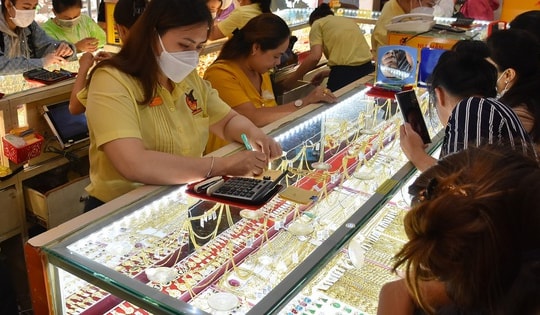 Giá vàng hôm nay 12-12: Vàng thế giới tăng 78 USD