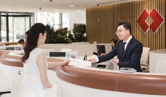 Khách hàng hưởng lợi gì từ cuộc đua hệ sinh thái ngân hàng - bảo hiểm?