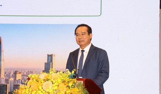 Sở Xây dựng TP HCM: Thành phố chưa có kế hoạch bắt buộc chuyển đổi xe xăng sang xe điện!