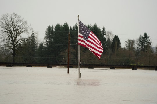 Lũ lụt kỷ lục, Mỹ sơ tán hơn 9.000 người dân trong đêm