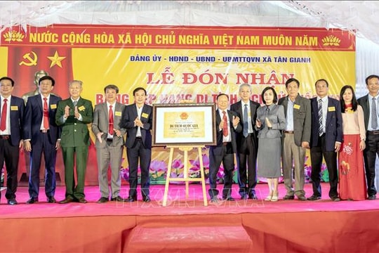 Trao Bằng xếp hạng Di tích quốc gia di tích lịch sử Đền Song Trung và mộ Hoàng Vĩnh Tộ, Hoàng Vĩnh Dụ