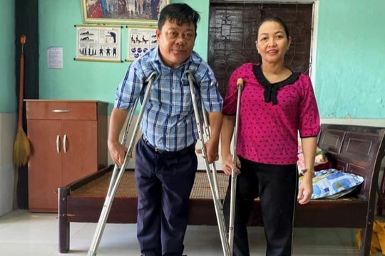 Vợ chồng khuyết tật nặng cầm cố nhà cửa để 2 con có cơ hội đi học