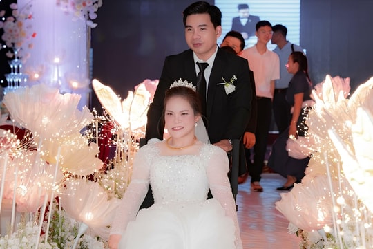 Mối tình 5 năm của chàng trai Đăk Lăk với cô gái ngồi xe lăn