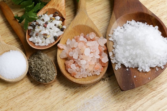 Muối tiền triệu có bổ dưỡng hơn muối vài nghìn đồng?