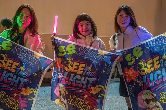 Hàng chục nghìn khán giả chờ xem concert Mỹ Tâm