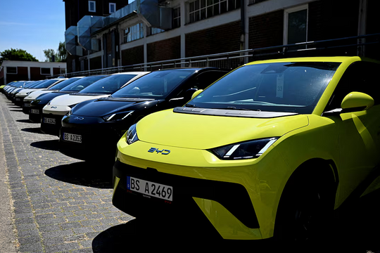 Doanh số xe điện toàn cầu trên đà chậm lại sau khi Trung Quốc siết ưu đãi