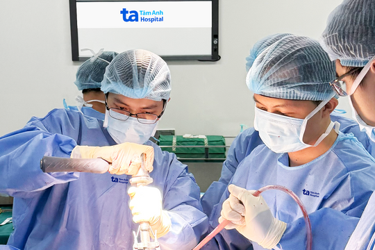 Khi nào cần mổ thoái hóa khớp háng?