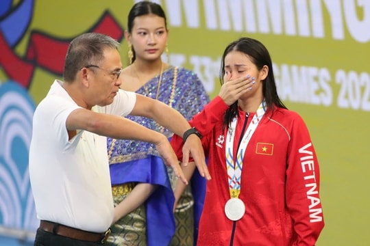 Kình ngư Việt Nam khóc sau khi trao đổi với lãnh đạo ở SEA Games 33