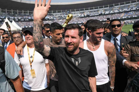 Hỗn loạn ngày mở màn tour Ấn Độ của Messi