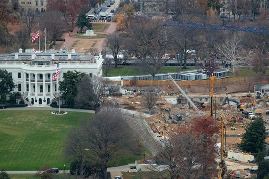 Ông Trump bị kiện vì dự án phòng khiêu vũ ở Nhà Trắng