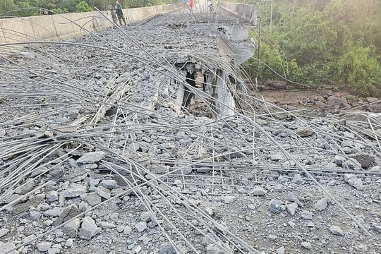 Campuchia cáo buộc Thái Lan tiếp tục ném bom