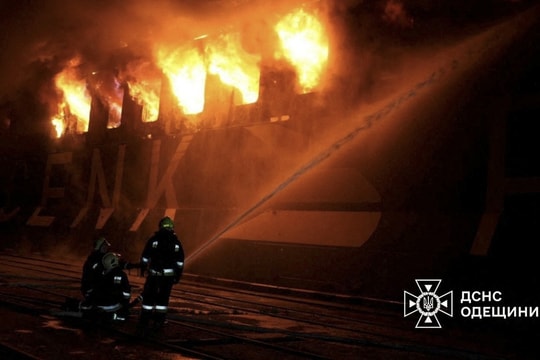 Nga tập kích cảng Ukraine, làm hư hại loạt tàu hàng