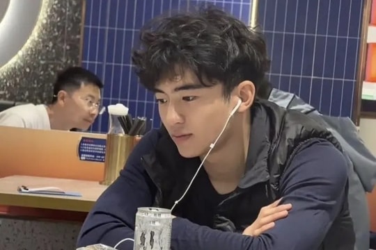 Con trai 17 tuổi của Tạ Đình Phong, Trương Bá Chi