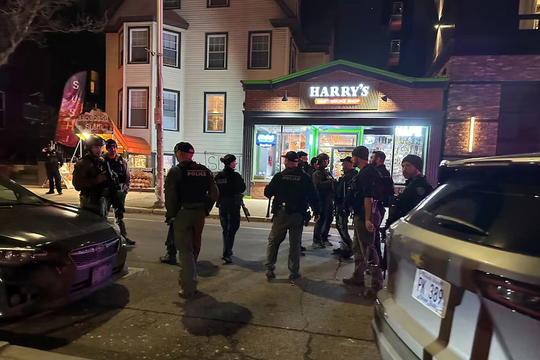 Bắt giữ nghi phạm vụ xả súng ở trường đại học Mỹ