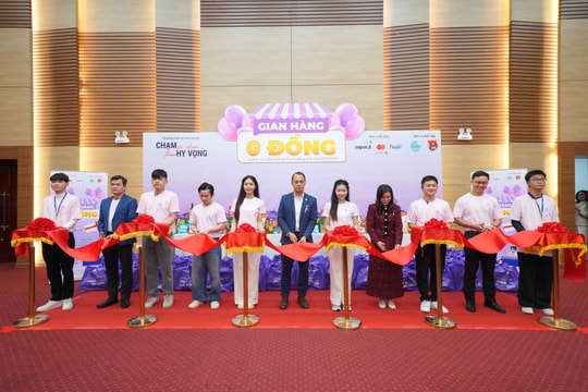 Tổ chức ‘Gian hàng 0 đồng’, trao tặng 2010 suất tầm soát ung thư cho phụ nữ yếu thế