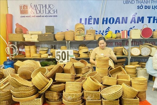 Liên hoan Ẩm thực và Du lịch làng nghề, phố nghề thu hút hơn 30.000 lượt khách