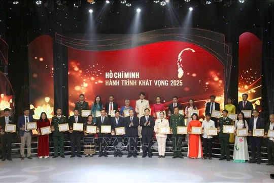 Giao lưu điển hình tiêu biểu học tập và làm theo Bác khu vực miền Trung - Tây Nguyên