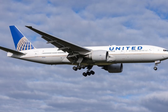 Máy bay chở khách Mỹ hỏng động cơ, phải hạ cánh khẩn