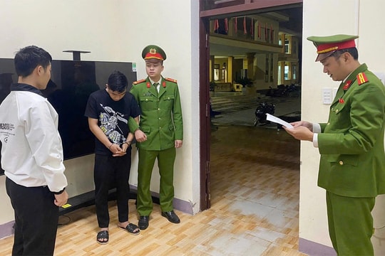 Trộm ôtô để chở bạn gái về nhà