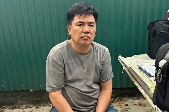 Quá khứ 'chống đối' của người đẩy cảnh sát vào đầu xe tải