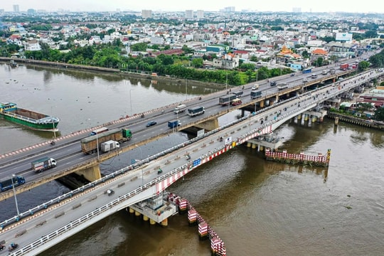 Cầu nặng 9.000 tấn qua sông Sài Gòn được nâng cao hơn một mét