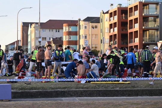 Xả súng ở bãi biển Australia, ít nhất 10 người chết