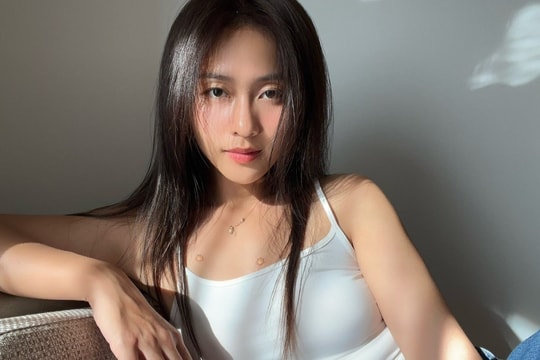 Khả Ngân gợi cảm