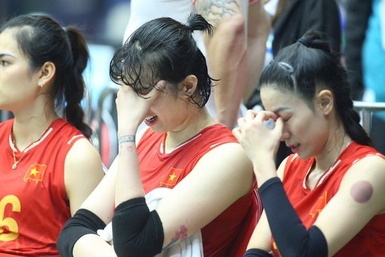 Bóng chuyền nữ Việt Nam trượt HCV, Thanh Thuý và đồng đội khóc nức nở