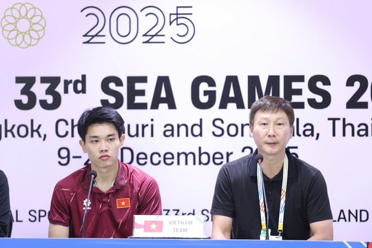 HLV Kim Sang-sik khuyên ngôi sao U22 Việt Nam sang Hàn Quốc, Nhật Bản