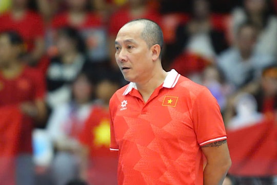 HLV tuyển bóng chuyền nữ Việt Nam: 'Đây là đất Thái Lan, nên tôi chịu'