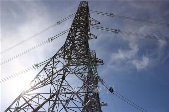 Đóng điện dự án nâng công suất trạm biến áp 500kV Hòa Bình