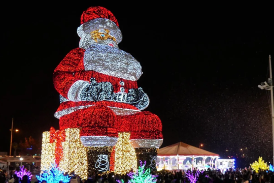 Thành phố sở hữu ông già Noel lớn nhất thế giới