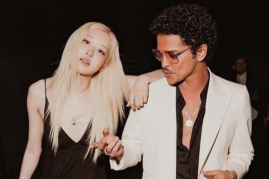 Tình bạn của Rosé và Bruno Mars