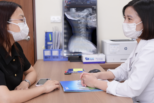 Vì sao người trẻ bị thoái hóa sớm đốt sống cổ?