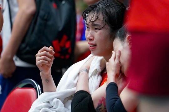 Nữ tuyển thủ bóng chuyền Việt Nam khóc nghẹn sau trận thua Thái Lan