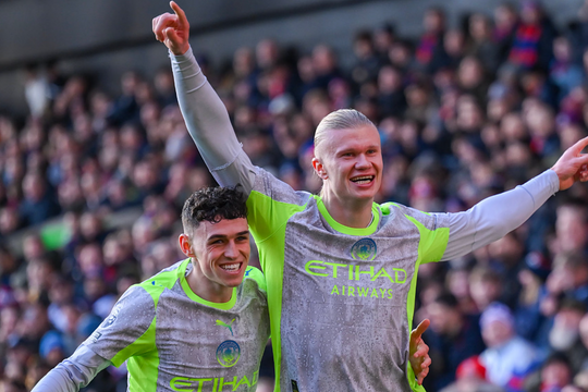 Man City phả hơi nóng vào Arsenal
