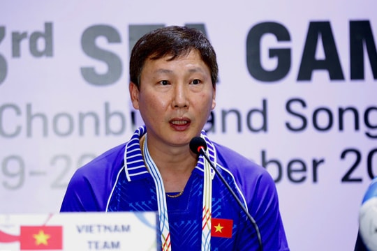 HLV Kim Sang-sik chấm điểm trên 100 cho cầu thủ Việt Nam