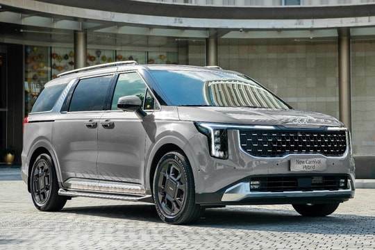 Kia bổ sung phiên bản Premium cho Carnival hybrid