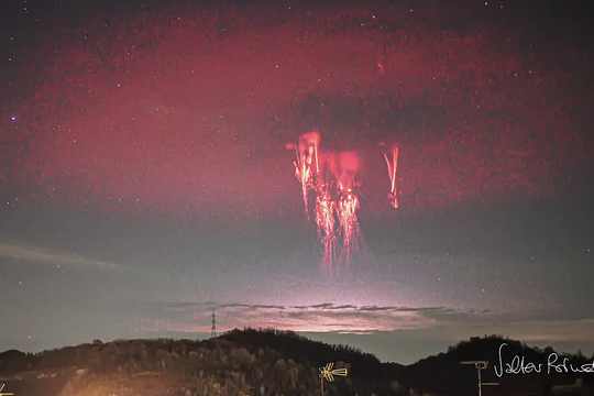 Hai hiện tượng hiếm xảy ra cùng lúc trên bầu trời