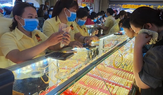 Giá vàng hôm nay 15-12: Vừa mở cửa, đã tăng tiếp