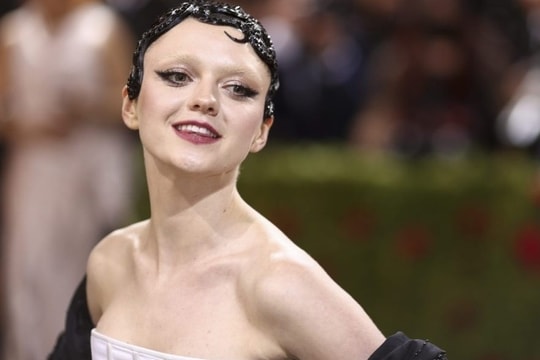 Diễn viên 'Trò chơi vương quyền' gây sốc với ảnh tắm nude