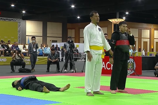 Trọng tài bỏ mặc võ sĩ Việt Nam bất tỉnh, đối thủ phạm quy vẫn được xử thắng