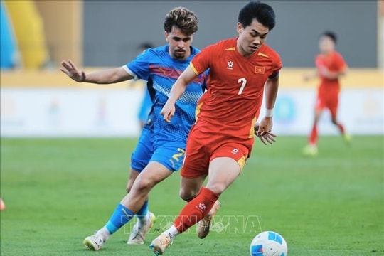 Chủ tịch FIFA chúc mừng 2 đội tuyển bóng đá Việt Nam vào chung kết SEA Games 33